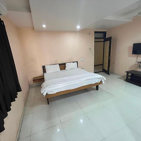 Ānand Oyo Hotel Rio Inn מראה חיצוני תמונה