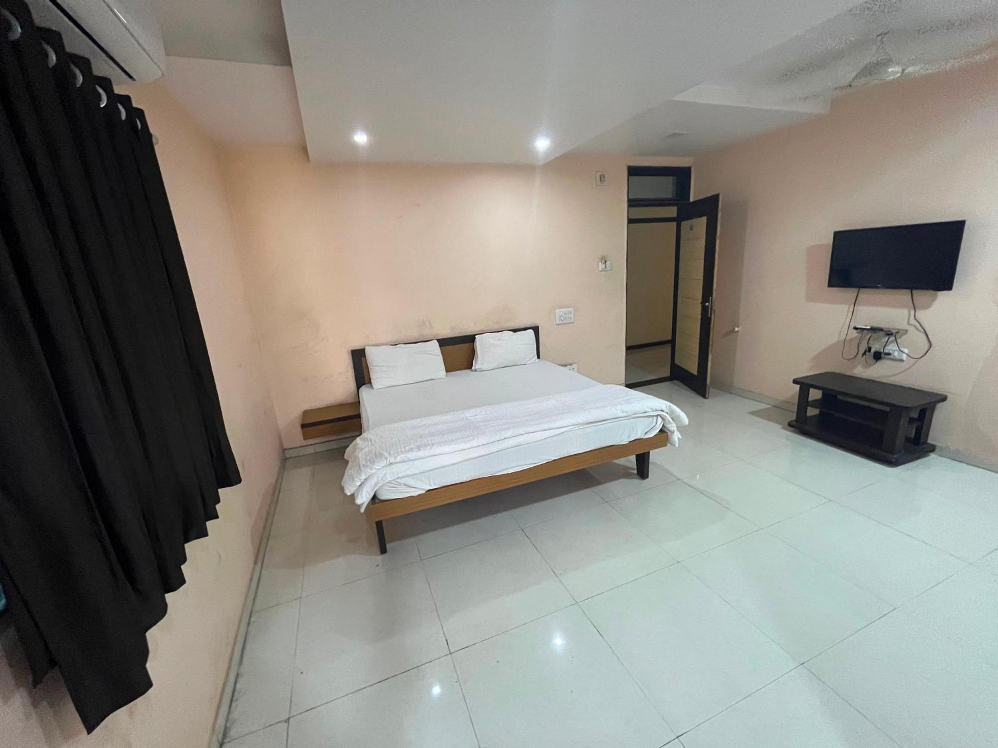 Ānand Oyo Hotel Rio Inn מראה חיצוני תמונה