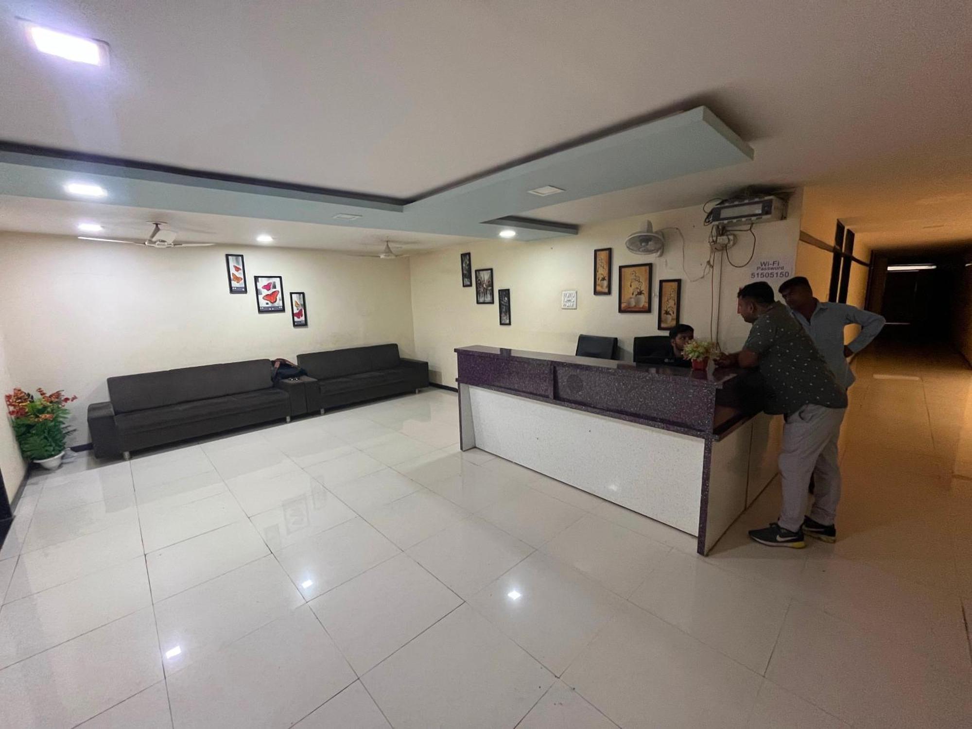 Ānand Oyo Hotel Rio Inn מראה חיצוני תמונה